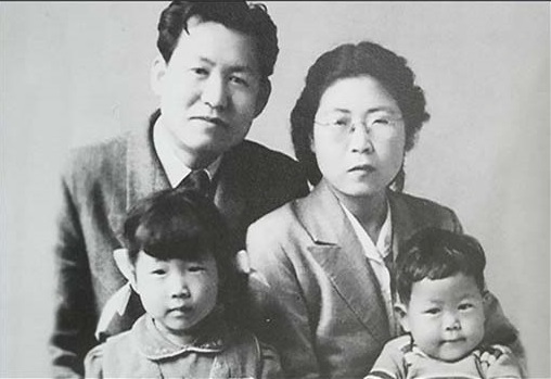 Yun Isang with his wife, Lee Soo-ja, and their two children