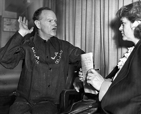 Photograph caption dated January 24, 1946 reads, "Arthur Eggers tells his story to reporter Agness Underwood.