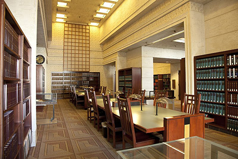 Bullocks Wilshire interior room