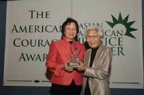 Dr. Leslie Moe Kaiser presents Susan with an award