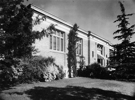 An exterior view of the Vernon Branch Library