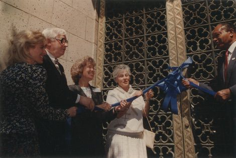 Betty Gay Teoman, Wyman Jones, Library Commissioners Mary Lou Crockett and Martha Katsufrakis, and Mayor Tom Bradley