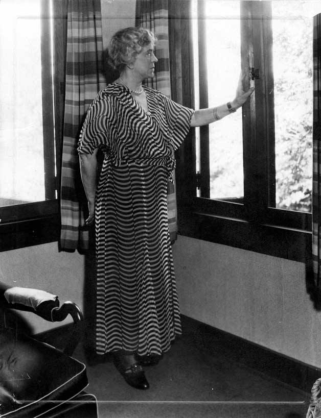 Estelle Lawton Lindsey (b. 1868-d. 1955)