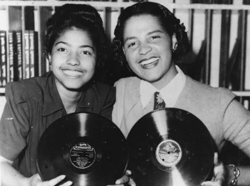 girls in record store