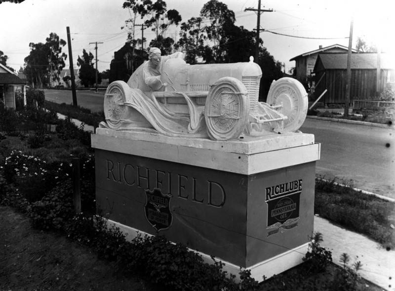 "Modern Speed," a statue