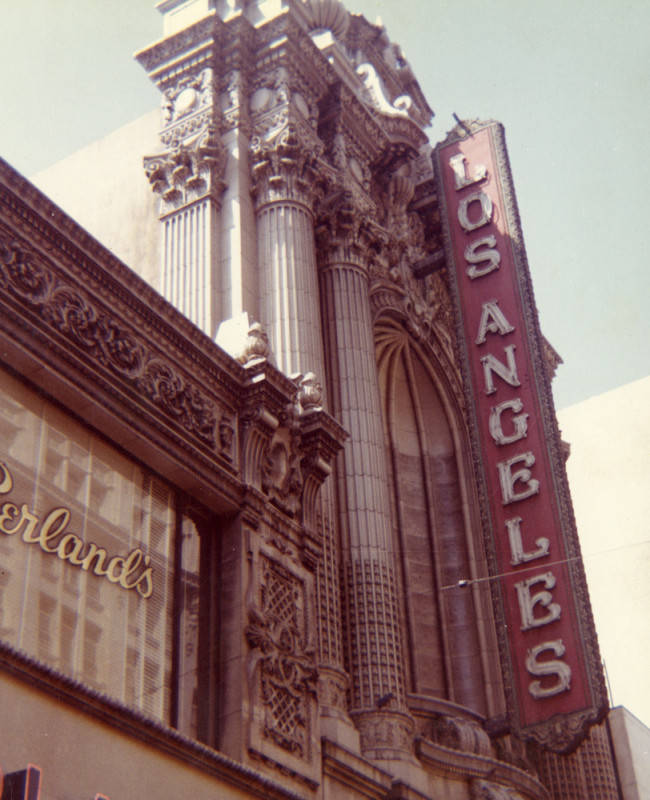 Vertical sign of the Los Angeles Theatre