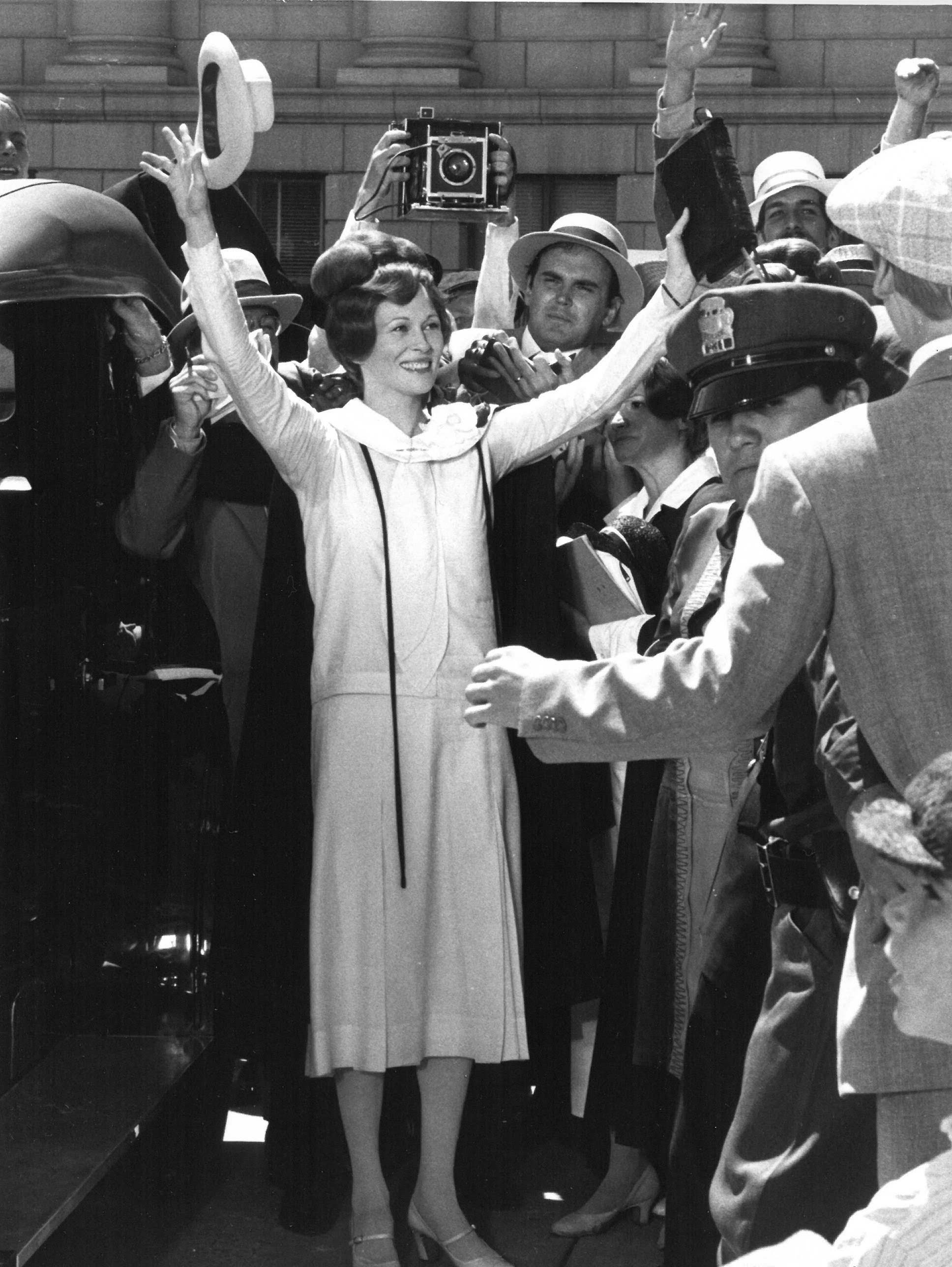 Faye Dunaway as Aimee Semple McPherson in a scene from the telefilm The Disappearance of Aimee 
