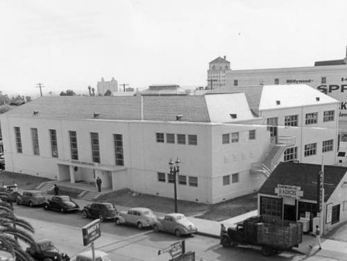 Exterior of the new Hollywood Branch Library at 1623 Ivar Avenue