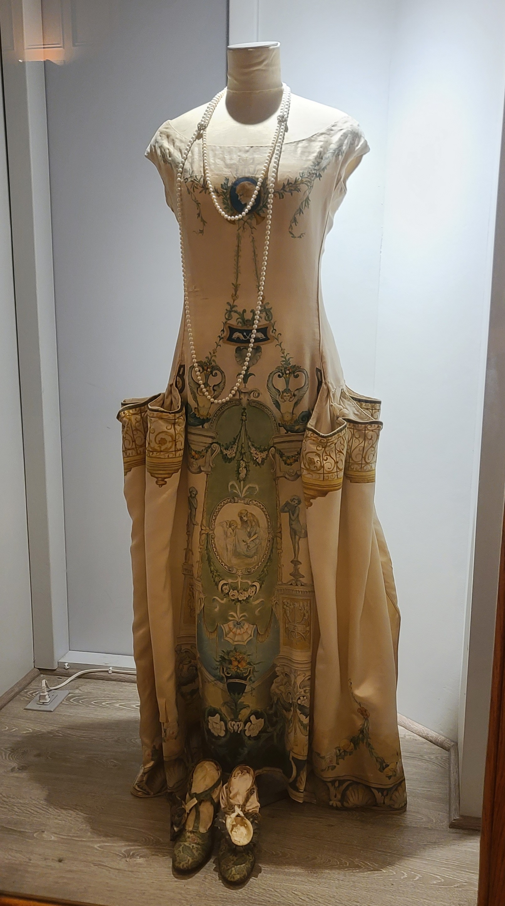 Hamilton's gown remains on display in the Galeria Real