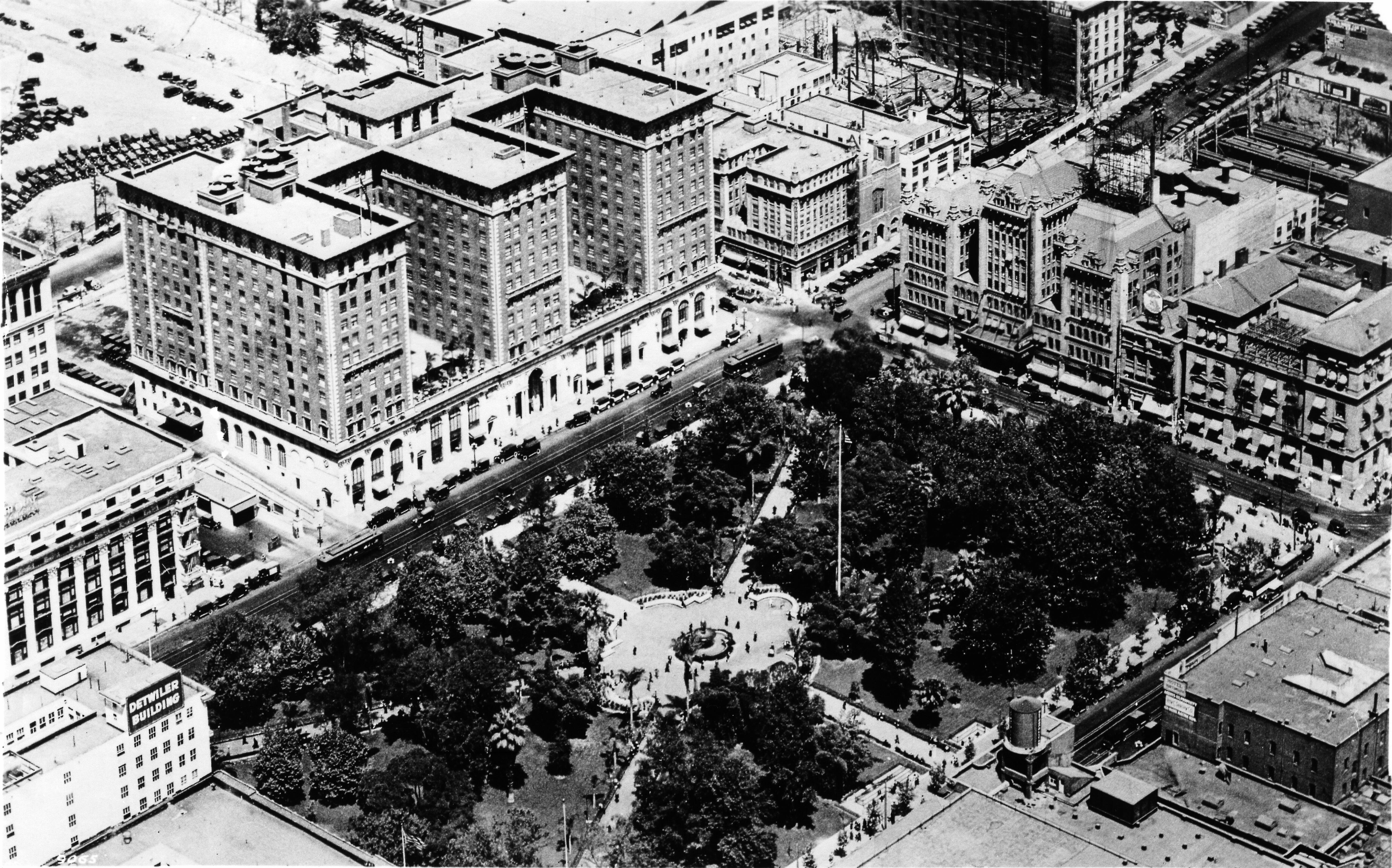 Birds eye view of Pershing Square and the Biltmore, 1925