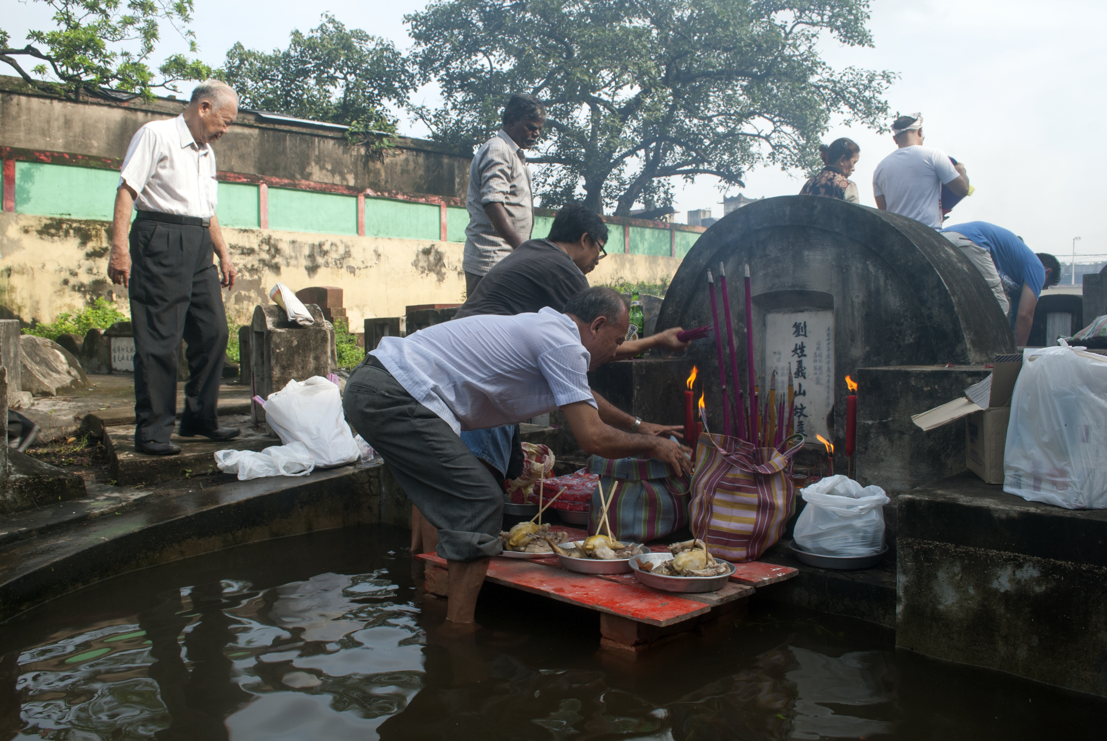 Hungry Ghost Festival, Chonghe Dong Cemetery