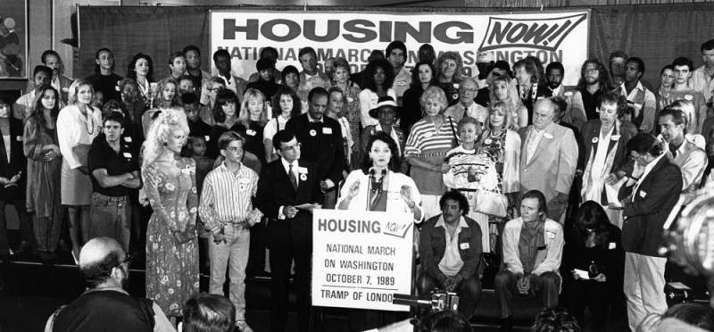 Stars announce housing march