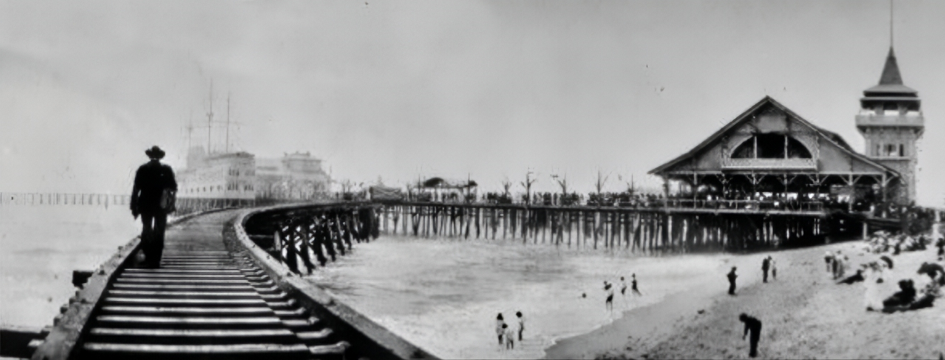Showing the track that brought Bernhardt’s private car onto the Venice pier
