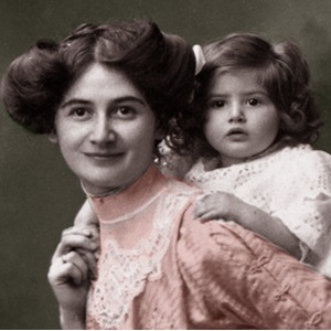 mother and daughter in Berlin 1919