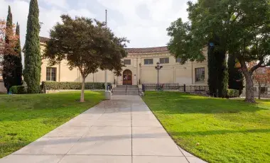Exterior of Lincoln Heights Branch Library