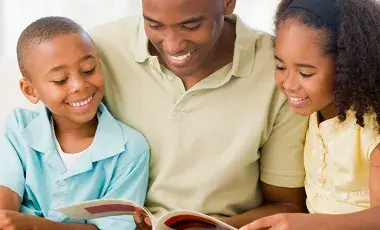 children-reading-with-dad