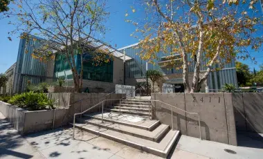 Exterior of Silver Lake Branch Library