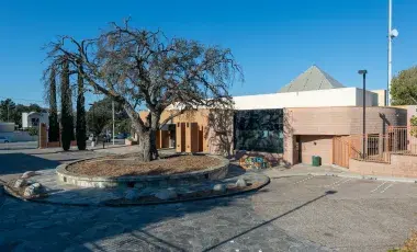 Exterior of Sunland-Tujunga Branch Library