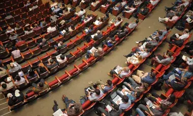 A color photo of a group of people sitting in an auditorium, Image by 정훈 김 from Pixabay