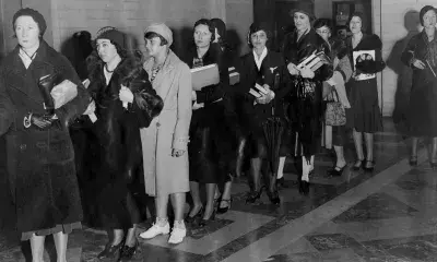 Long circulation line at Central Library, 1931