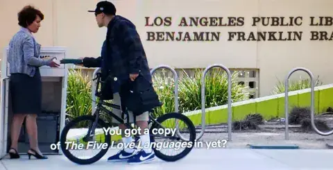 Actores del programa de TV Gentefied en la Biblioteca Benjamin Franklin Branch Library