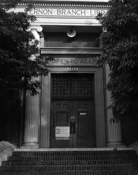 doorway to the Vernon library