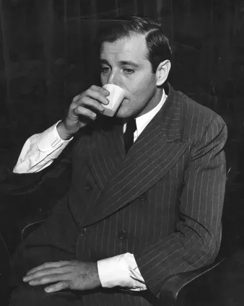 Bugsy Siegel drinking water