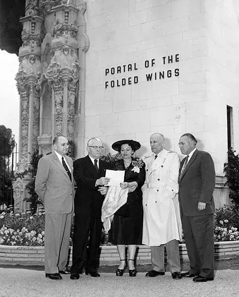 Left to right, Israel Friedman, Commander George Noville, Mrs. Sampson Held, Maj. Speed Chandler and James N. Gillette at a tribute for Earhart and Acosta.