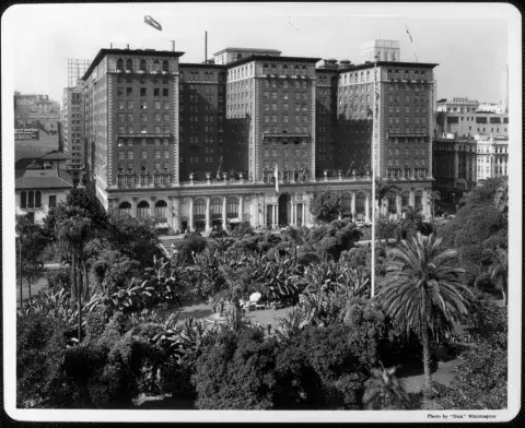  The Biltmore Hotel and gardens