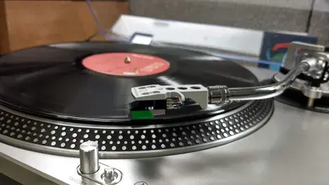 photo demonstrating the up position of the tone arm