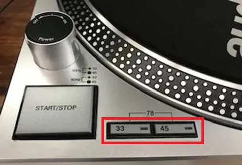 photo demonstrating where the 33 and 45 rpm playback buttons