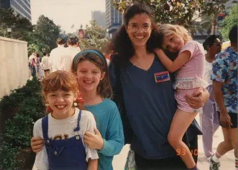  Katya Creason (far left) and Teri Markson, Children’s Librarian from the West Los Angeles Branch with her two daughters, Sephora and Hannah Matzner