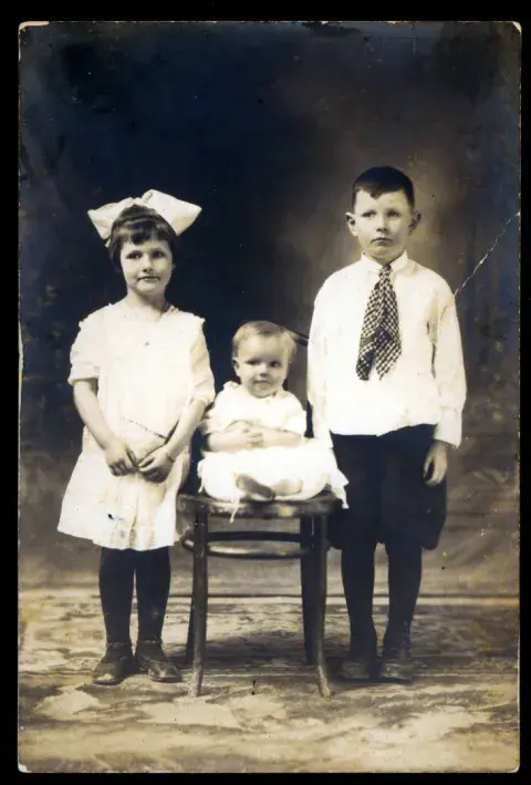 Morris Kight and his siblings