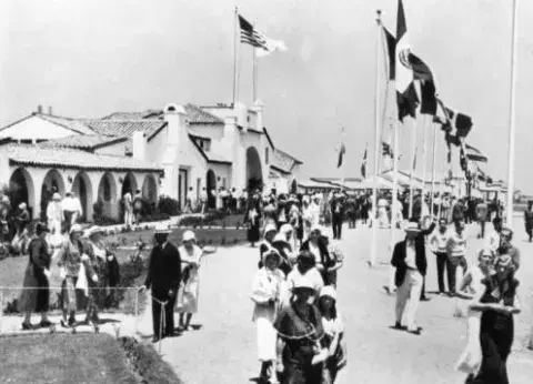 Friends and relations mingle at 1932 Olympic Village