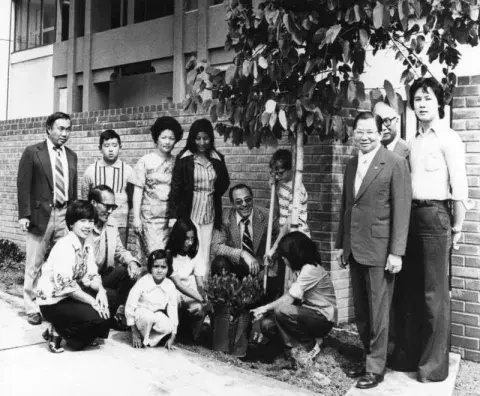 Group of students, administrators and supporters of Castelar School