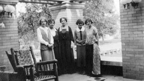 1926 Angeles Mesa branch Librarians
