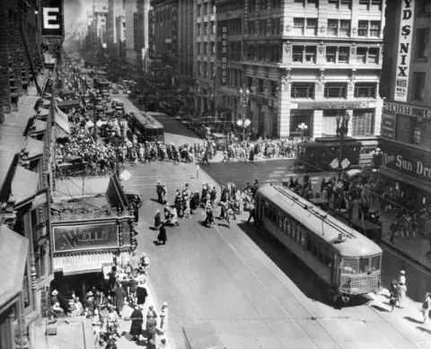  intersection of 7th and Broadway