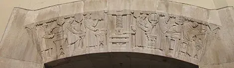  Typanum of esteemed printers and bookmakers over the Hope Street tunnel entrance,  designed by Lee Lawrie, featuring Goodhue at far right.