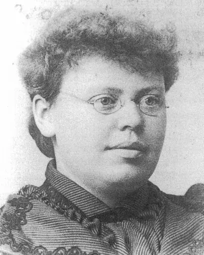 portrait of Tessa Kelso