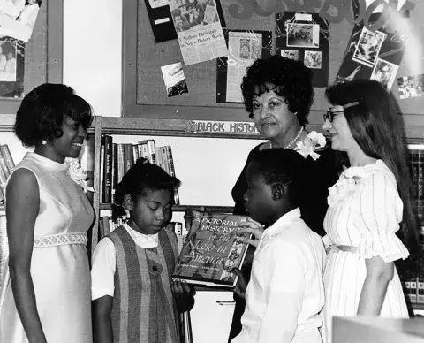 Commissioner King with children at the temporary Vernon Branch 