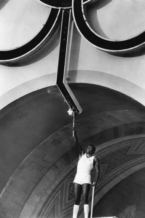 Rafer_Johnson_at_Opening_Ceremonies