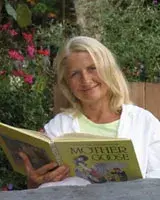 Readings by Iza Trapani