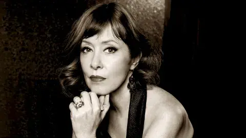 Suzanne Vega on the cover of her recent album, New York is My Destination