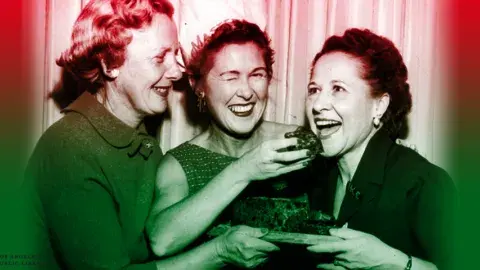 3 women eating fruitcake