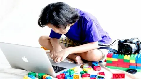 tween using laptop