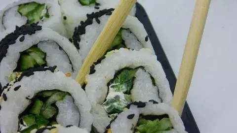 A color photo of a sushi roll, Image by Melinda Fiorino from Pixabay