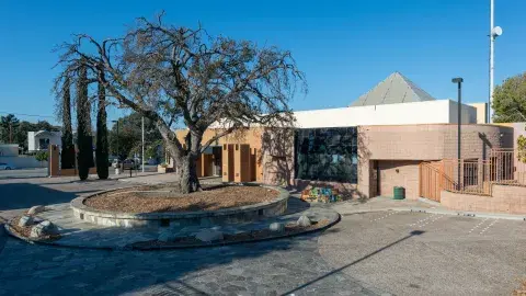 Exterior of Sunland-Tujunga Branch Library
