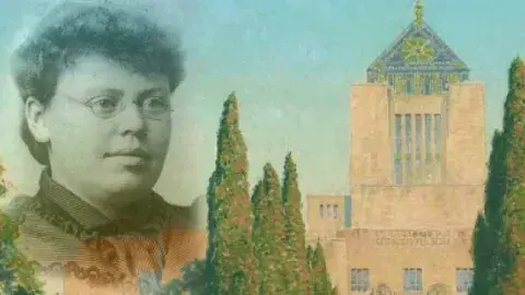 Tesa Kelso Librarian Portrait with Central Library in background