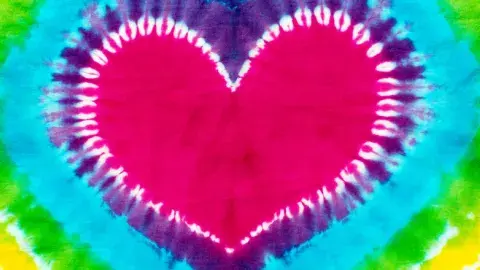 Tie dye design of a heart.