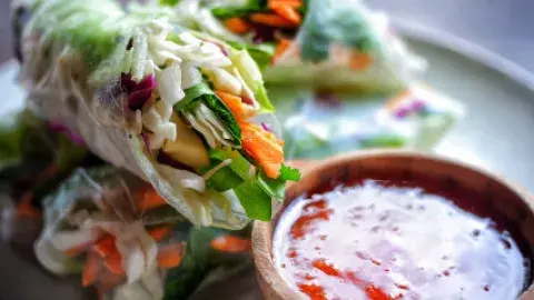 spring rolls and sauce